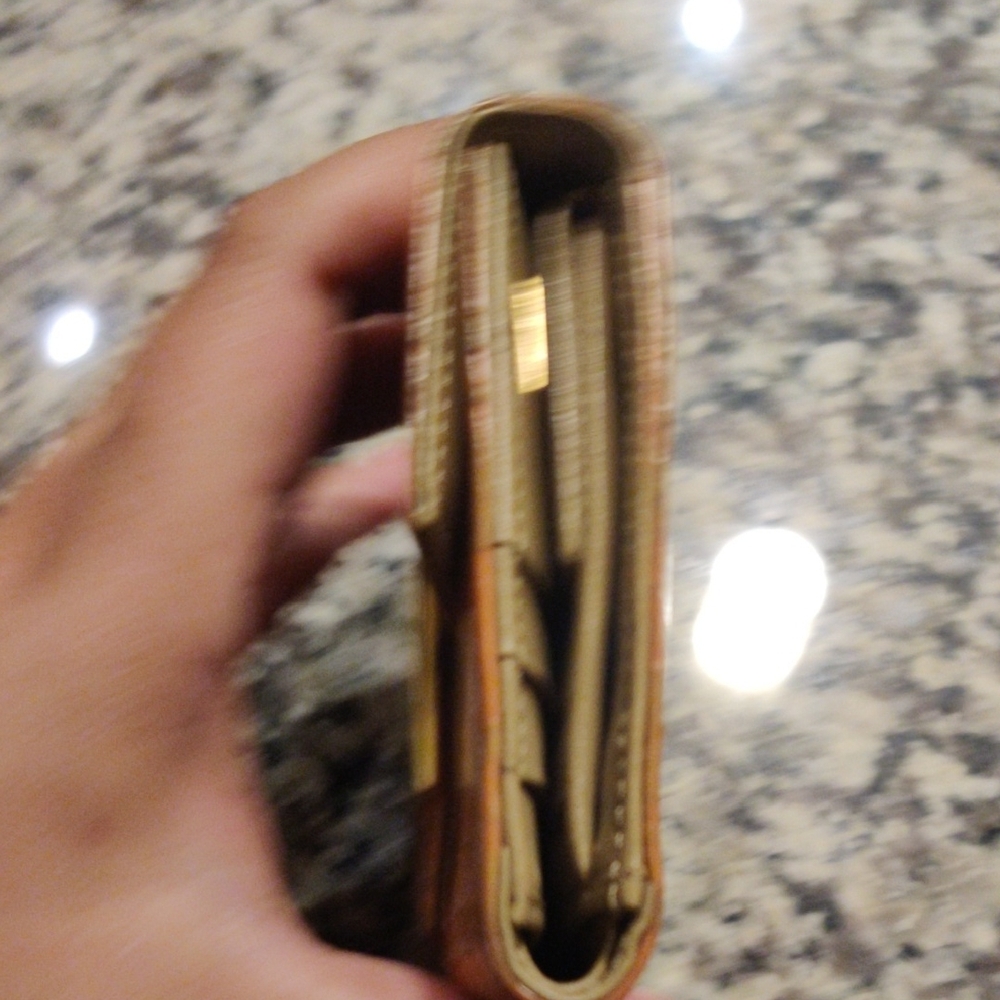 Fendi Tangerine Wallet with Gold Accent - Picture 4 of 11
